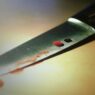 Γυναίκα βρέθηκε νεκρή στη μέση του δρόμου – Δίπλα της βρέθηκε μαχαίρι