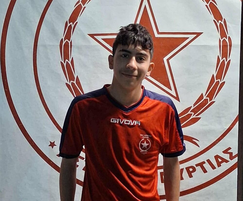 Το μήλο έπεσε κάτω από την μηλιά- Υπέγραψε το πρώτο του δελτίο με τον Αστέρα Μυρτιάς ο Μ. Γαλανός